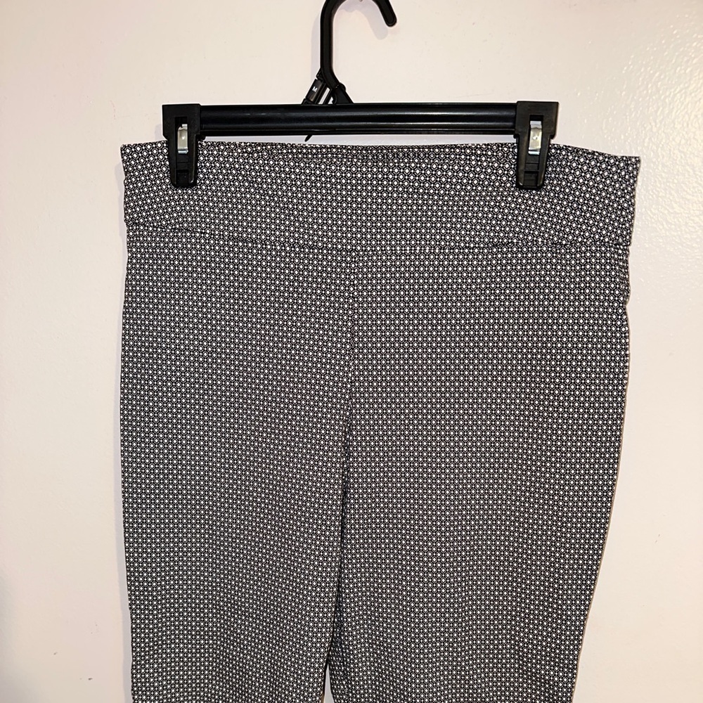 Patterned Cropped Pants - Picture 2 of 4